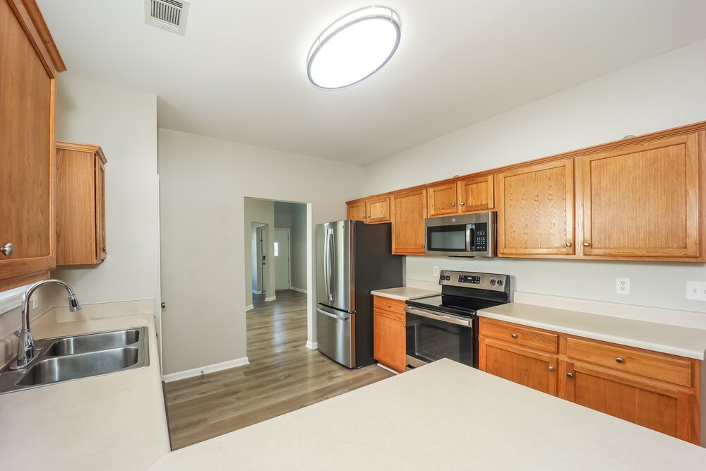5-Bed Rental on 323 Oakhaven Way photo 7