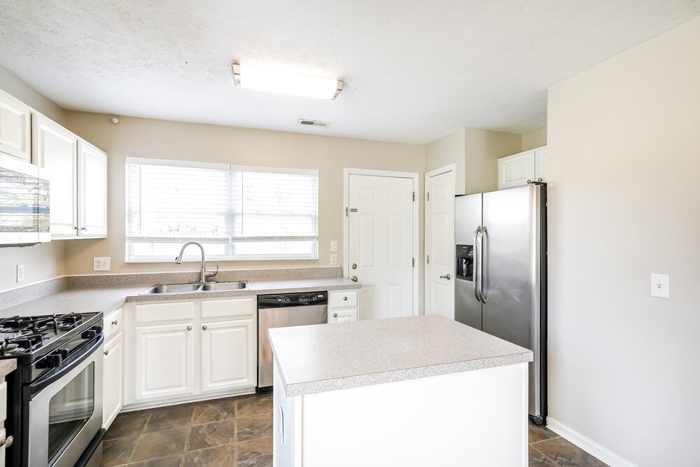3-Bed Rental on 1701 Stone Hollow photo 7