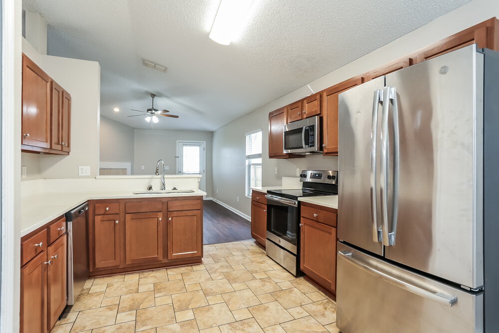 4-Bed Rental on 8628 Springtree Rd photo 7