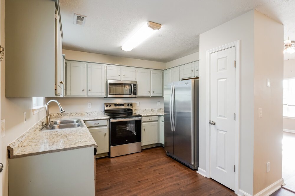 3-Bed Rental on 404 Barking Dr photo 7