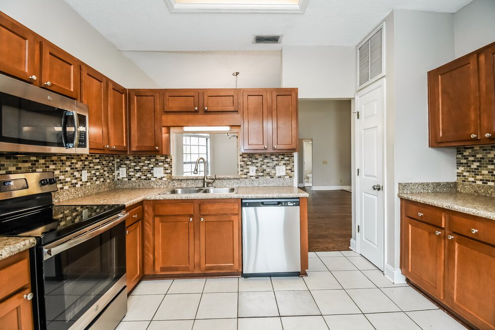 3-Bed Rental on 7711 Collins Ridge photo 7