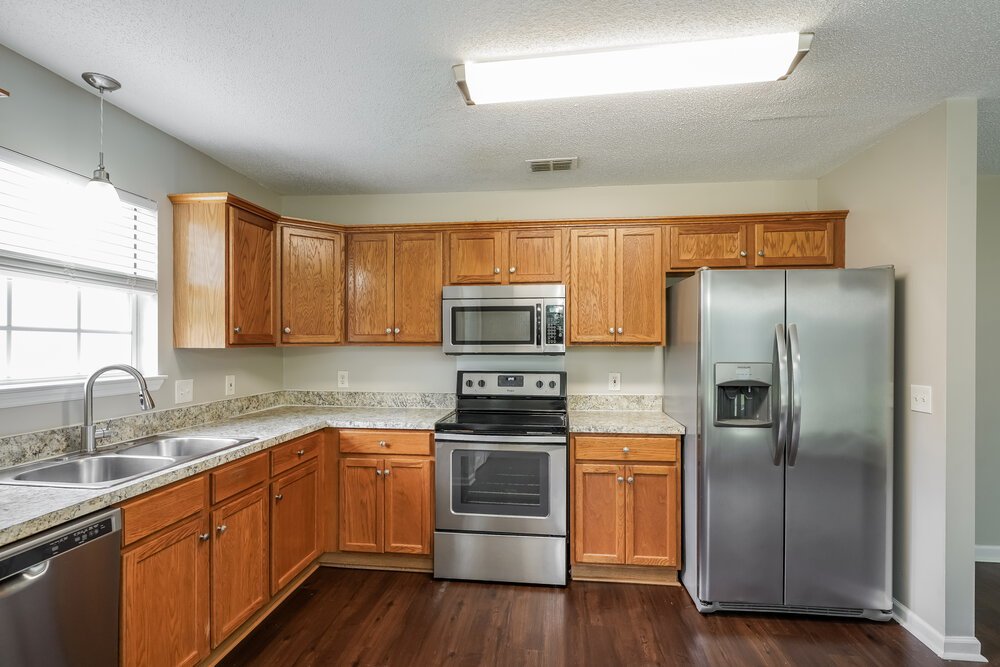 3-Bed Rental on 6620 Shadyview Drive photo 7