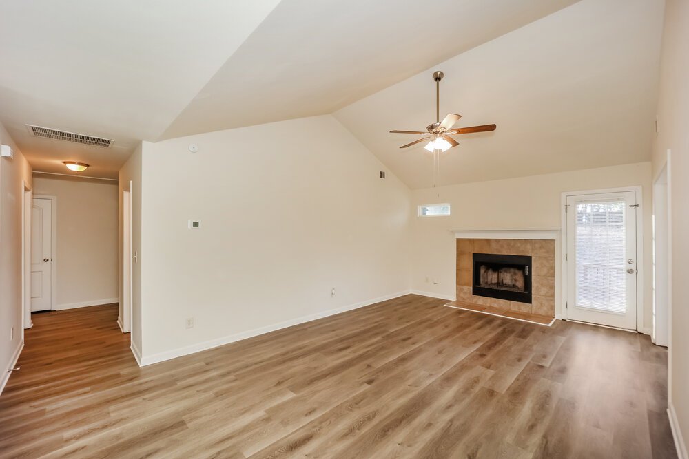 4-Bed Rental on 18 Forrest Ln photo 7