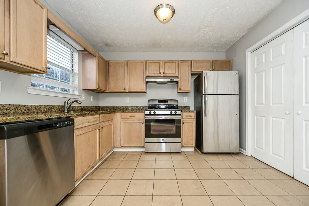 3-Bed Rental on 337 Autumn Lake photo 7