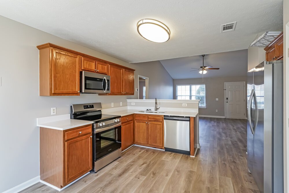 3-Bed Rental on 7016 S Hampton photo 7