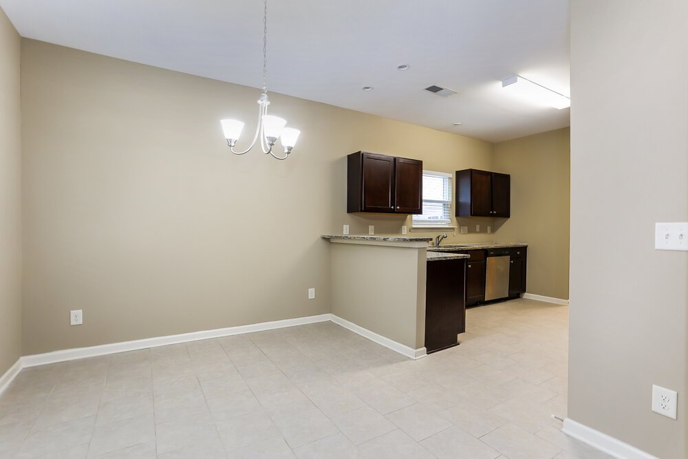 4-Bed Rental on 118 Crescent Woode photo 8
