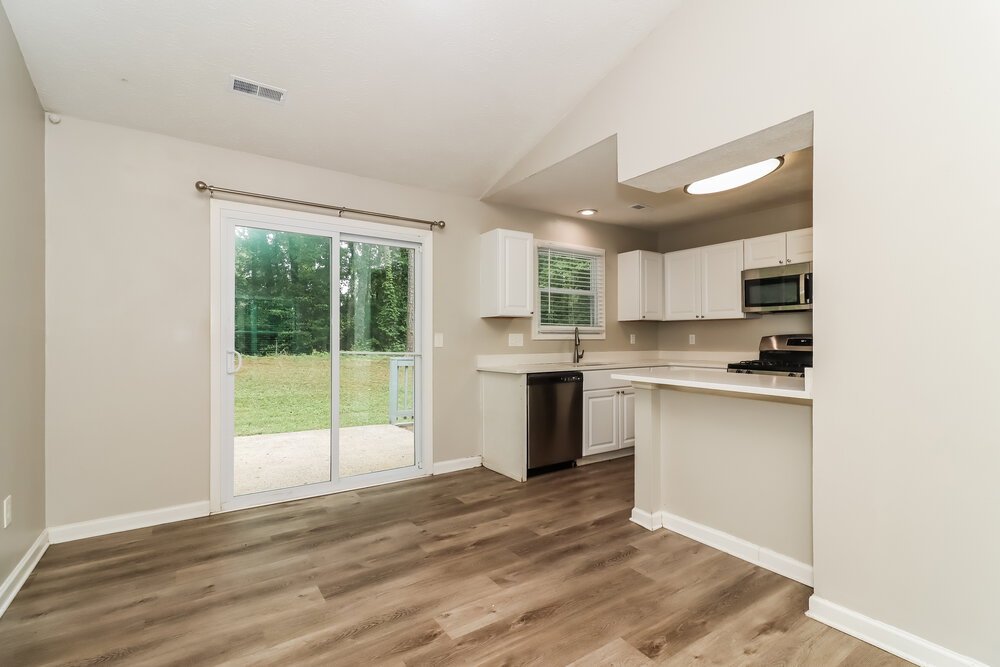 3-Bed Rental on 876 Highland Ter photo 8