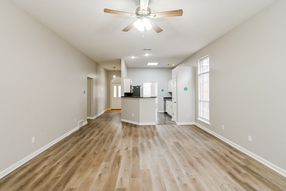 4-Bed Rental on 2752 Misty Valley photo 8