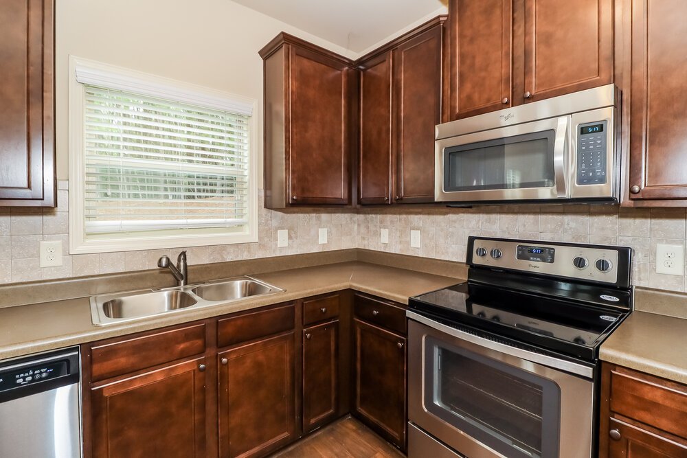 4-Bed Rental on 1305 Little Hampton photo 8