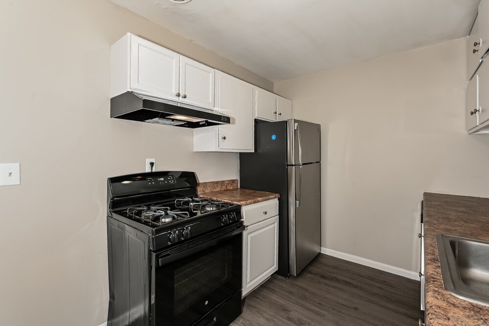 3-Bed Rental on 645 Melrose Dr photo 8
