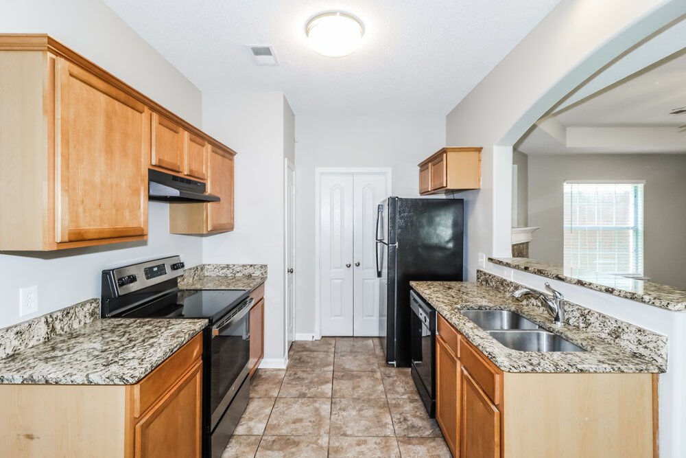 3-Bed Rental on 10093 Woodland Hills photo 8