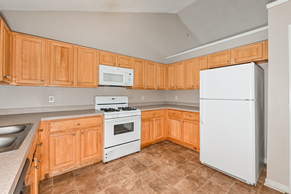 4-Bed Rental on 335 Shadetree Ln photo 8