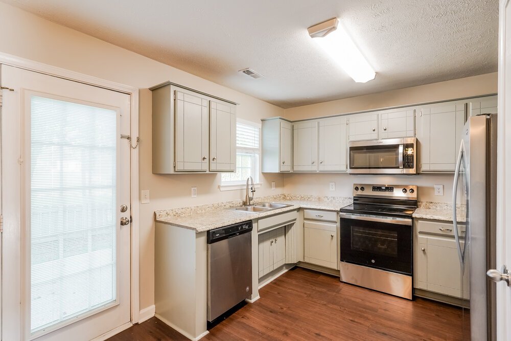 3-Bed Rental on 404 Barking Dr photo 8