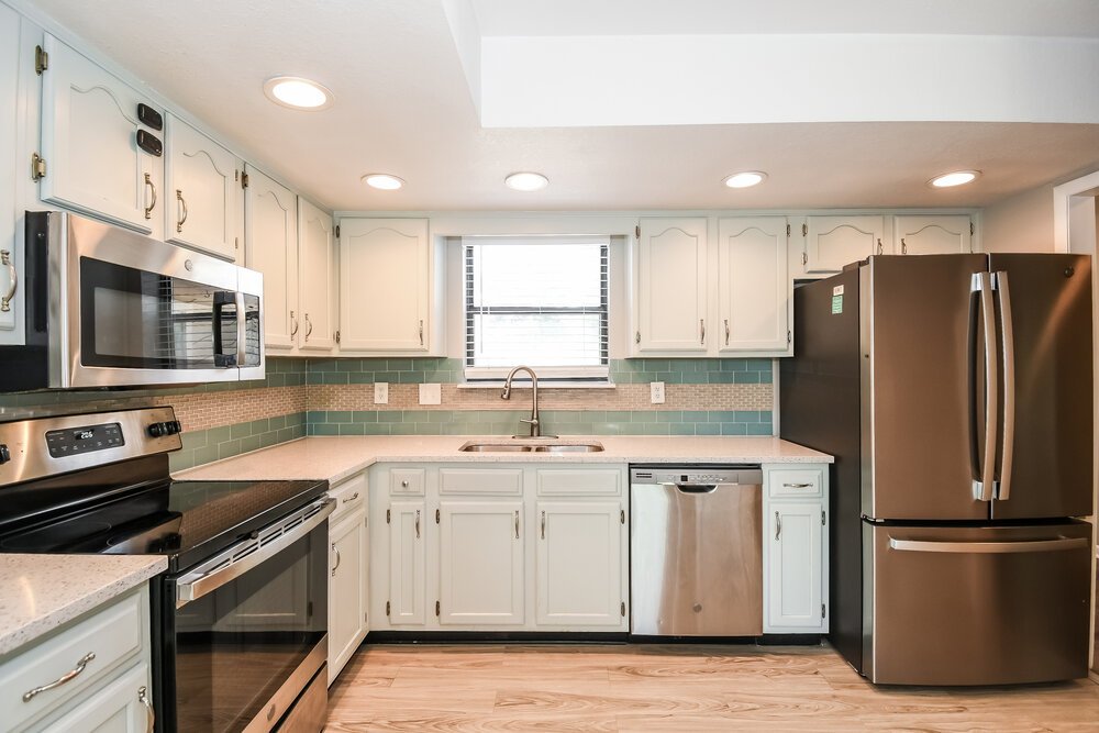 3-Bed Rental on 7152 Holiday Hill photo 8