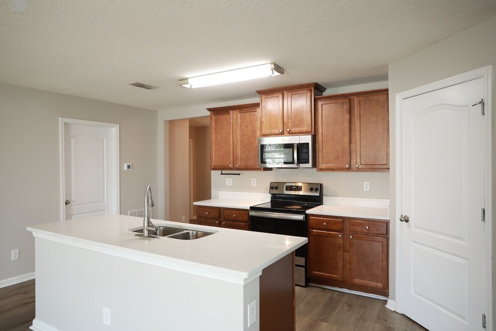 4-Bed Rental on 3426 Canyon Falls photo 8