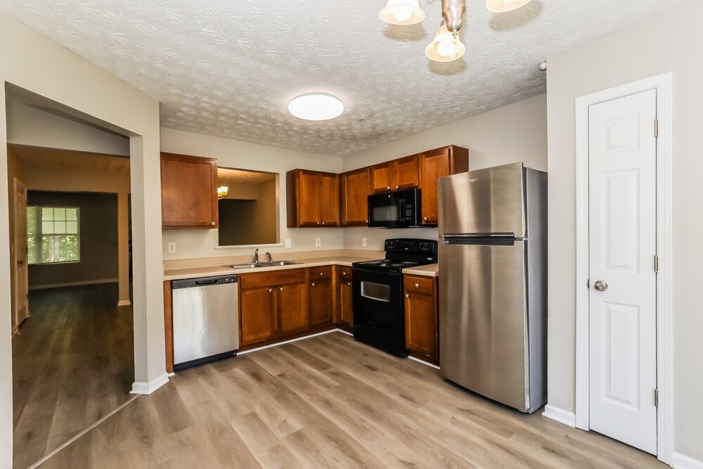 3-Bed Rental on 1902 Grove Way photo 8
