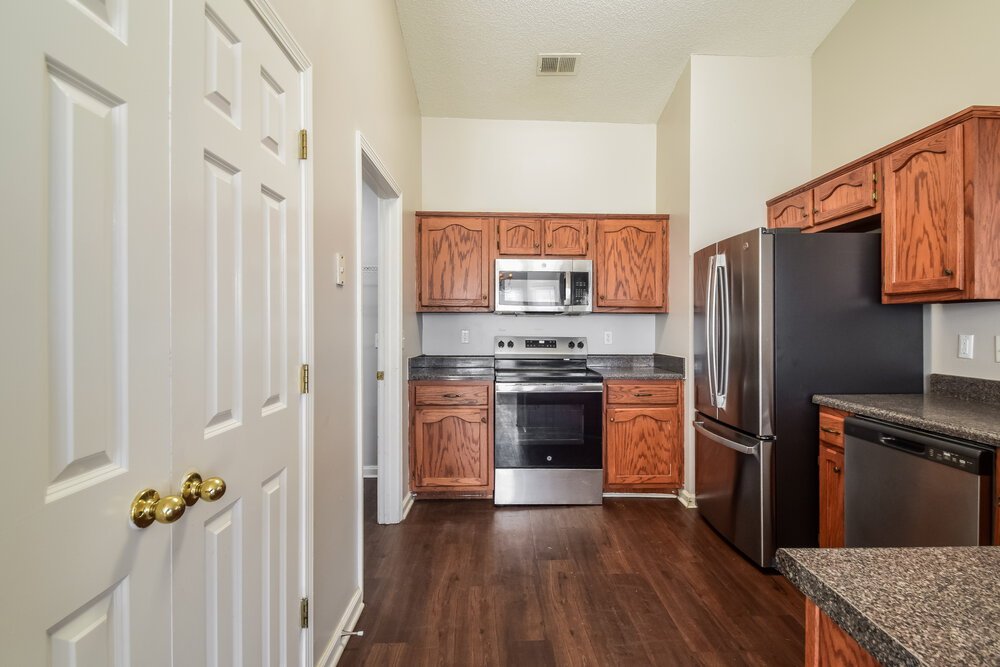 3-Bed Rental on 1708 Cherry Creek photo 8