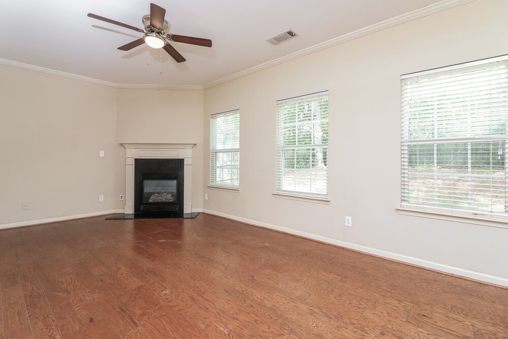 4-Bed Rental on 5013 Amethyst Dr photo 8