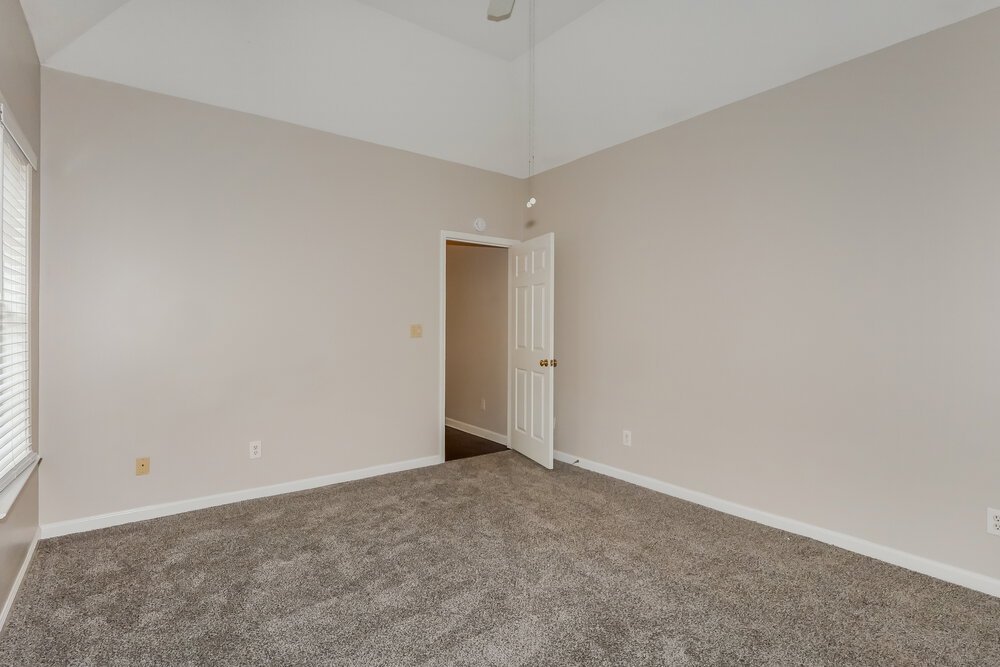 3-Bed Rental on 596 N Ericson photo 8