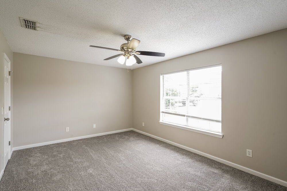 3-Bed Rental on 6620 Shadyview Drive photo 8