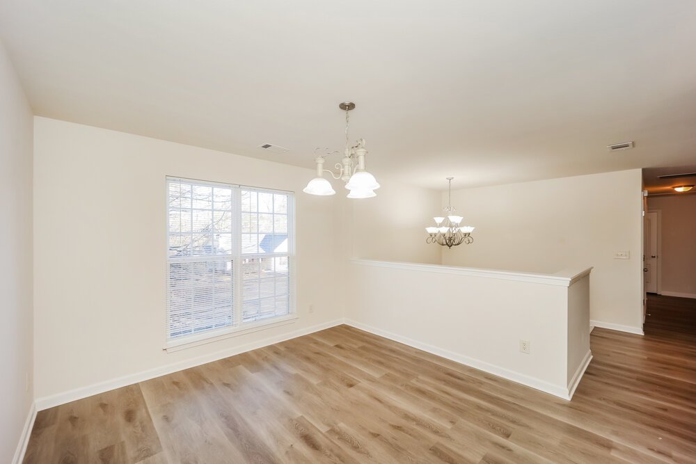 4-Bed Rental on 18 Forrest Ln photo 8