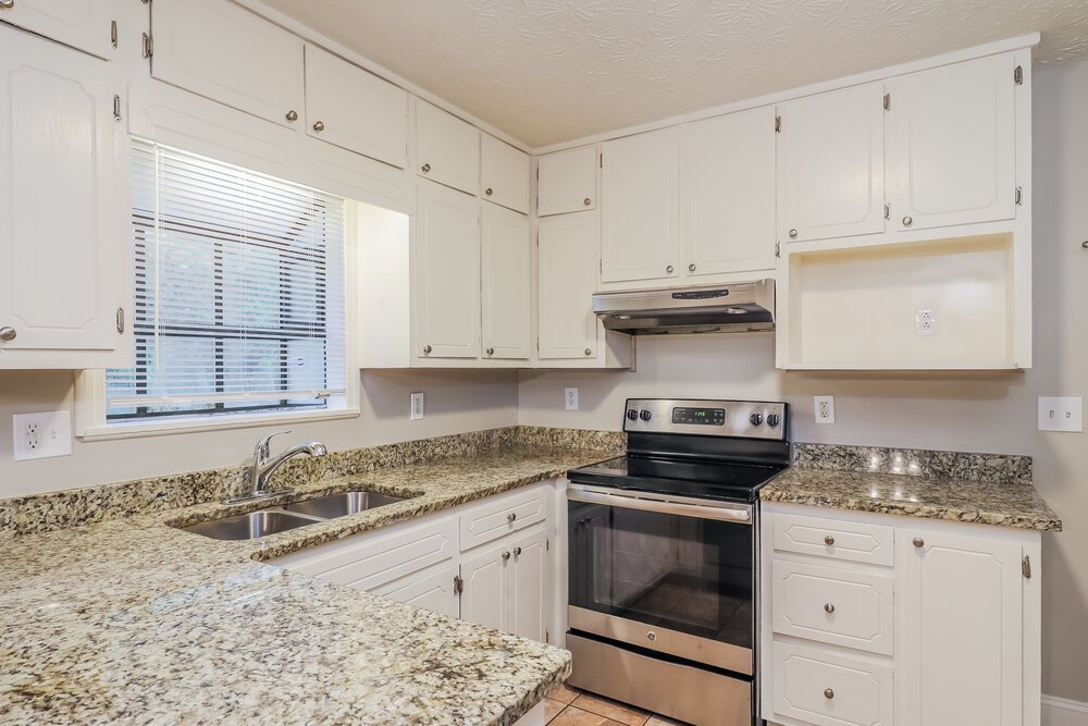 3-Bed Rental on 1019 River Stone photo 8