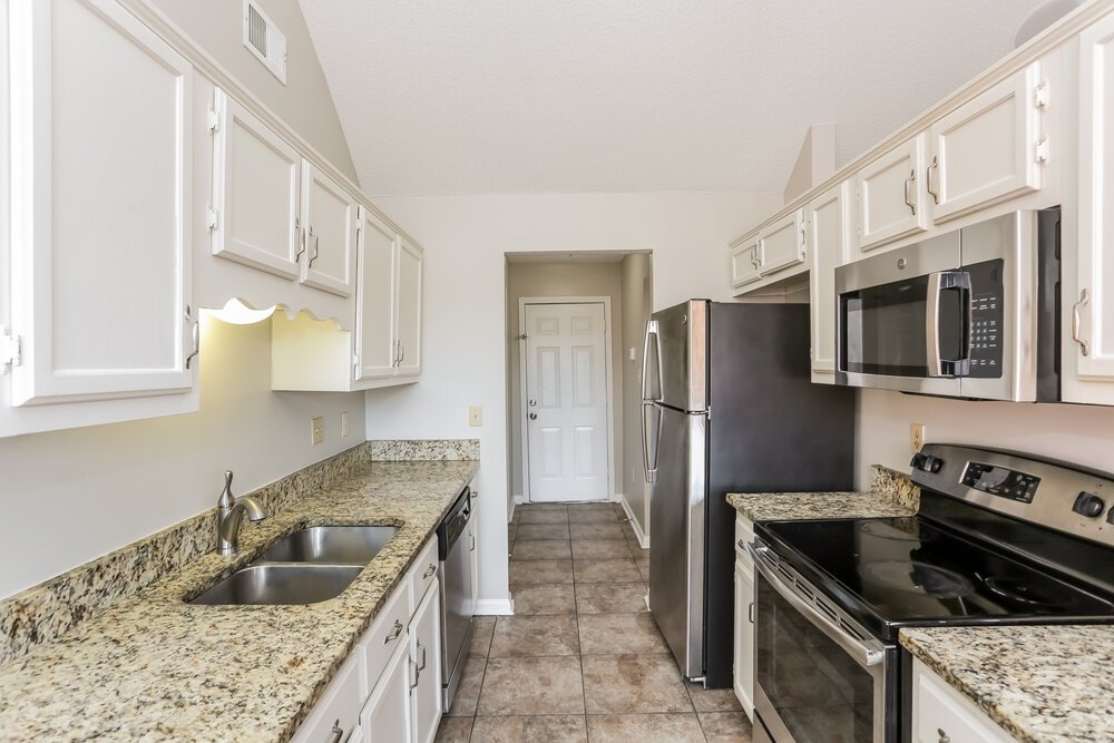 3-Bed Rental on 6688 Ross Manor photo 8