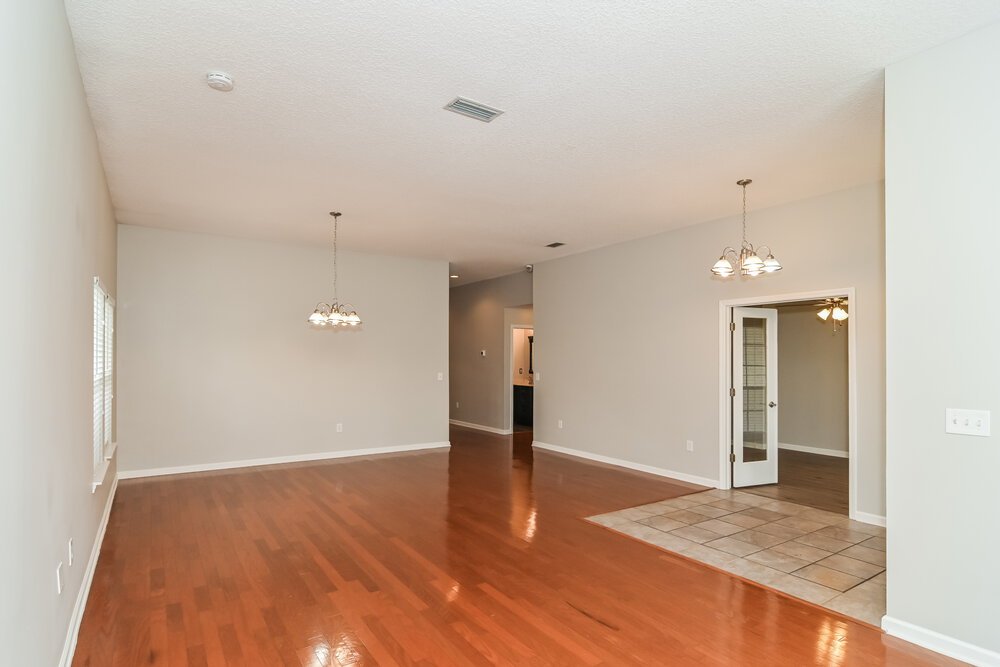 4-Bed Rental on 1798 Chatham Village photo 8
