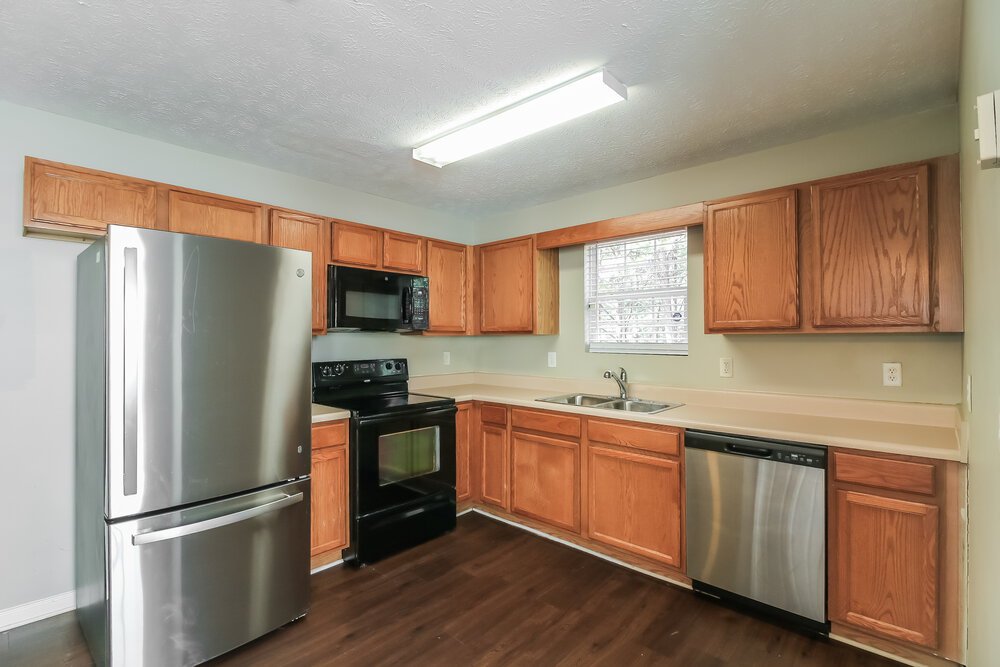 3-Bed Rental on 130 Chandler Field photo 8