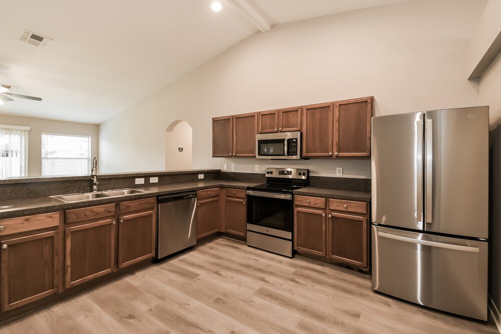 3-Bed Rental on 10161 Meadow Pointe photo 8