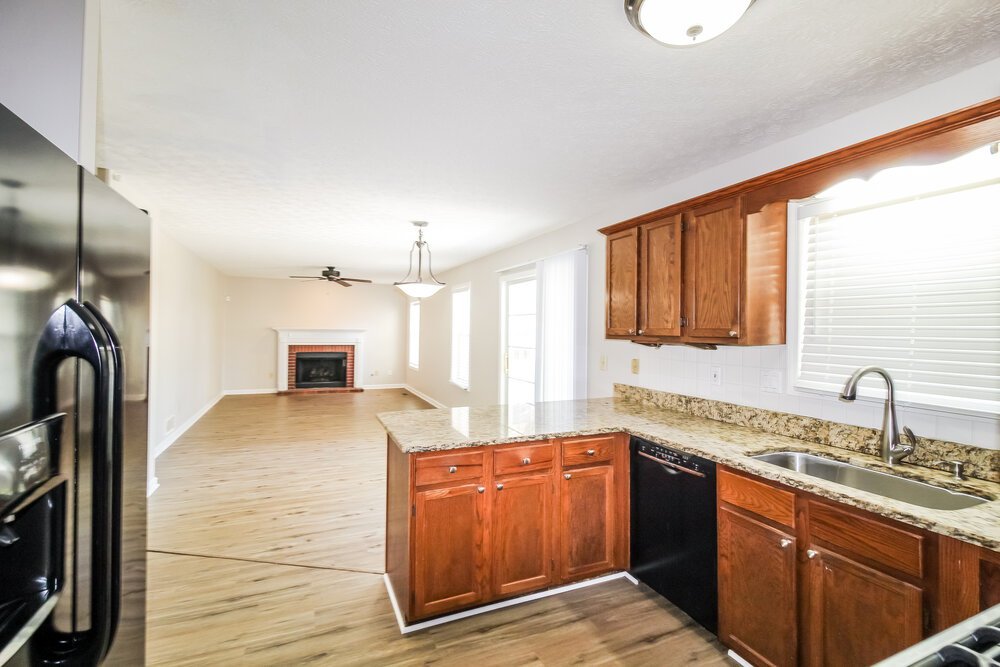 4-Bed Rental on 2915 Emerson Lake photo 8