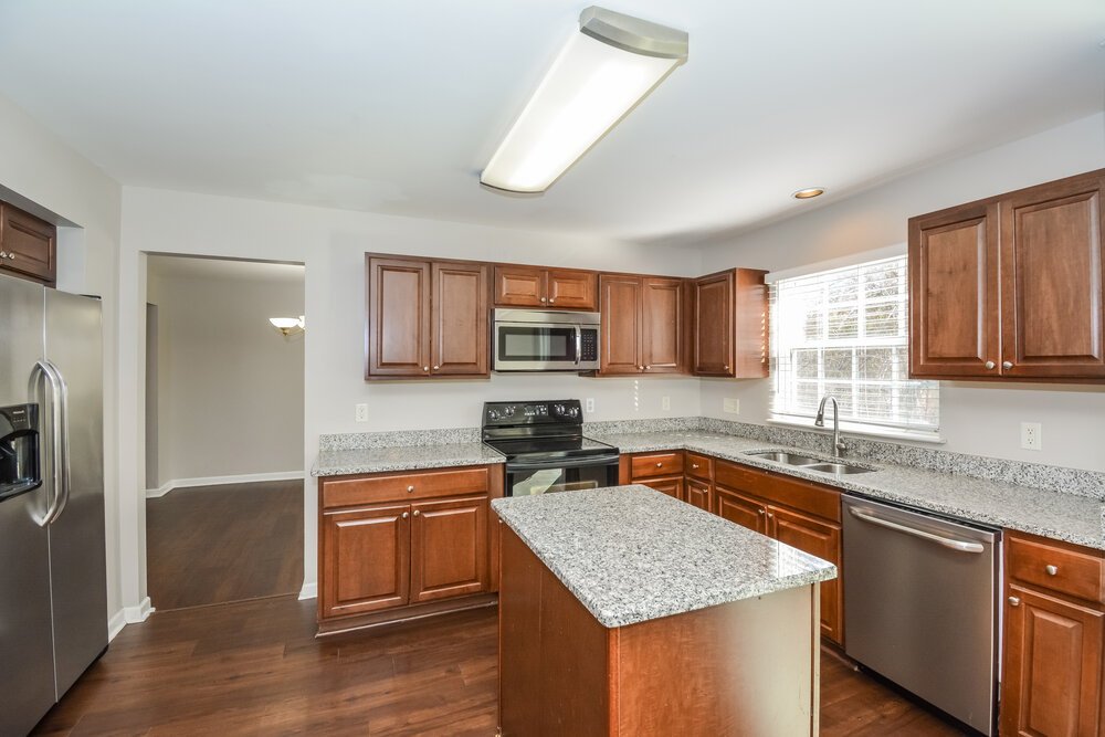 4-Bed Rental on 1437 Timber Ridge photo 8