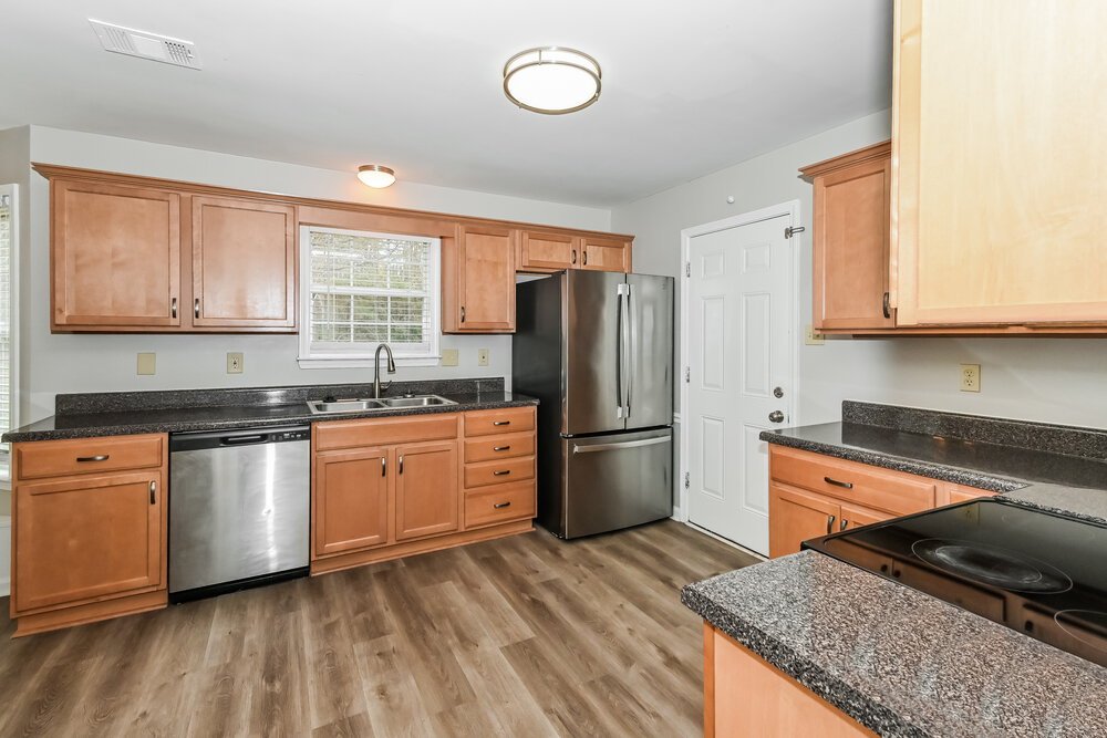 3-Bed Rental on 2236 Oak Hollow photo 8