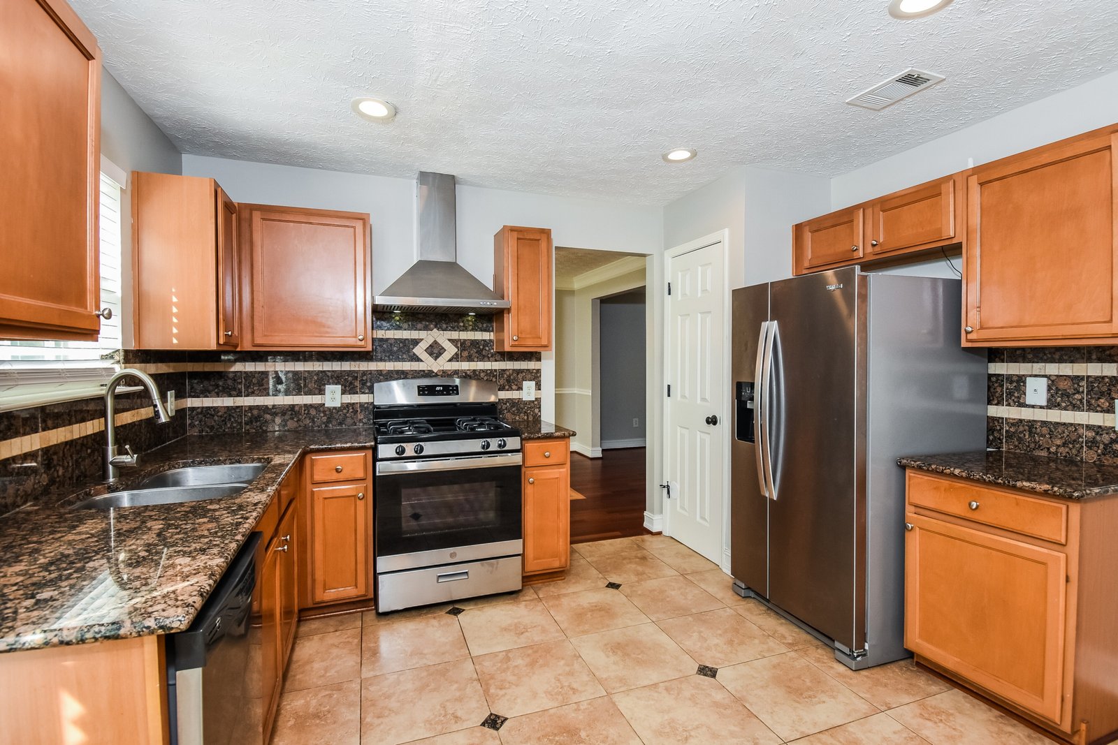 4-Bed Rental on 1305 Bramlett Blvd photo 8