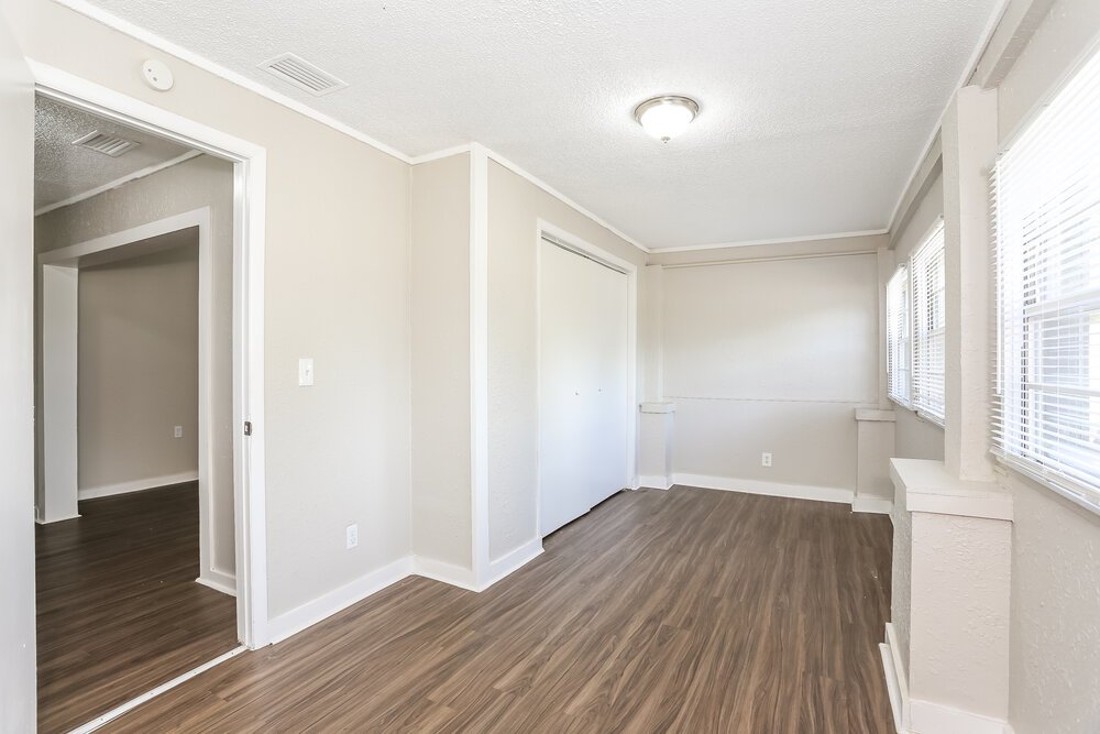 4-Bed Rental on 2839 Spring Park photo 8