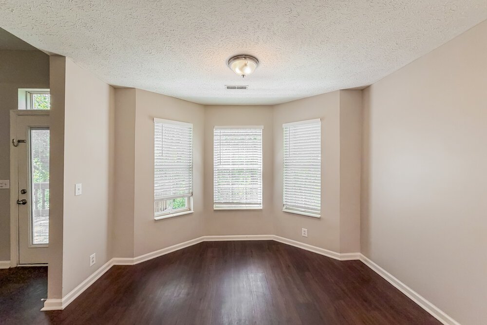 4-Bed Rental on 3134 Creekview Ln photo 9