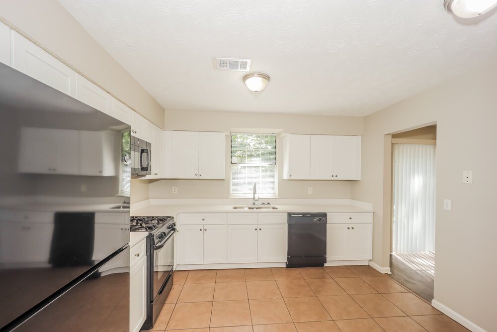 3-Bed Rental on 10299 Wisteria Ln photo 9