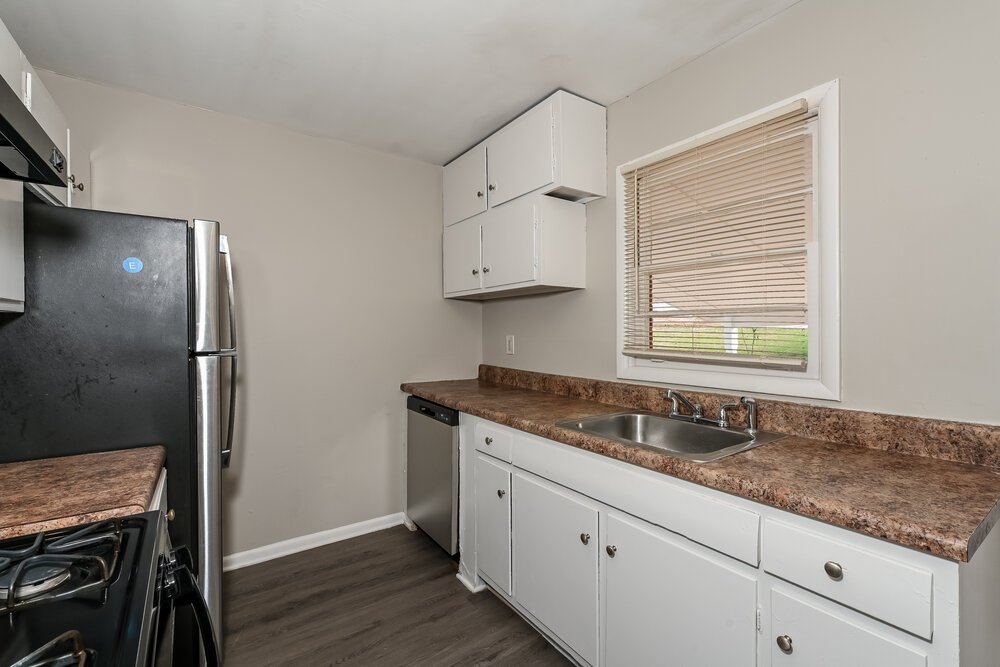 3-Bed Rental on 645 Melrose Dr photo 9