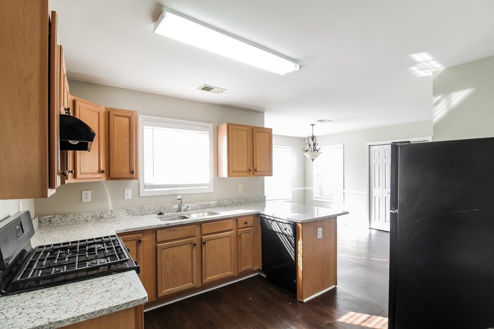4-Bed Rental on 854 Langley View photo 9