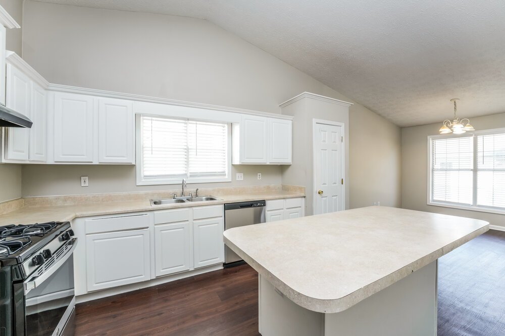 4-Bed Rental on 920 Glen Oaks photo 9