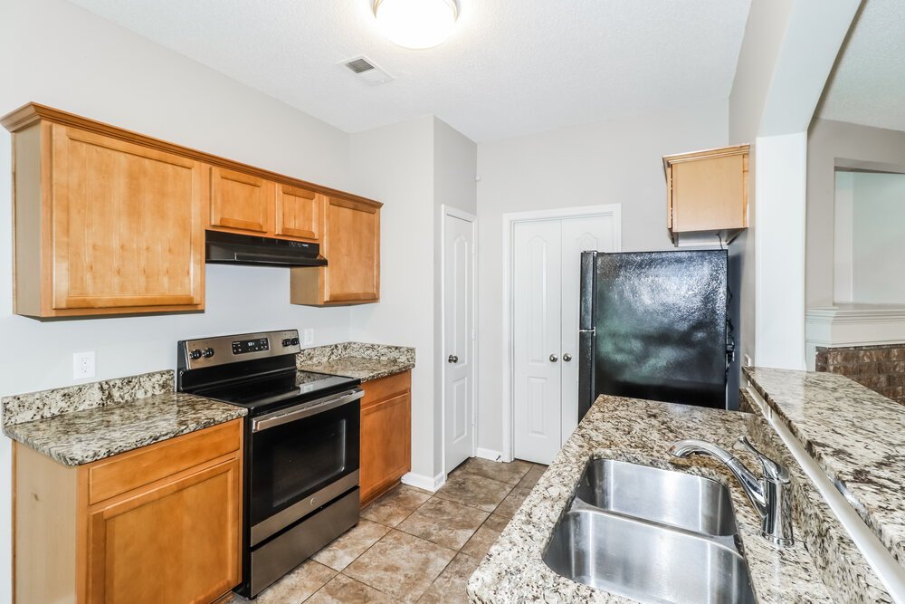 3-Bed Rental on 10093 Woodland Hills photo 9