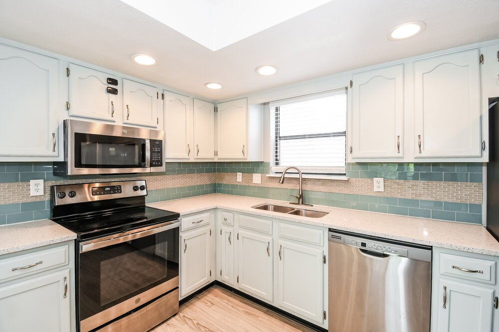 3-Bed Rental on 7152 Holiday Hill photo 9