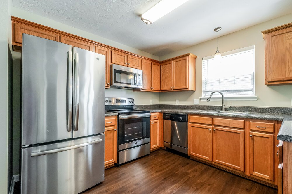 3-Bed Rental on 2006 Zion Ln photo 9