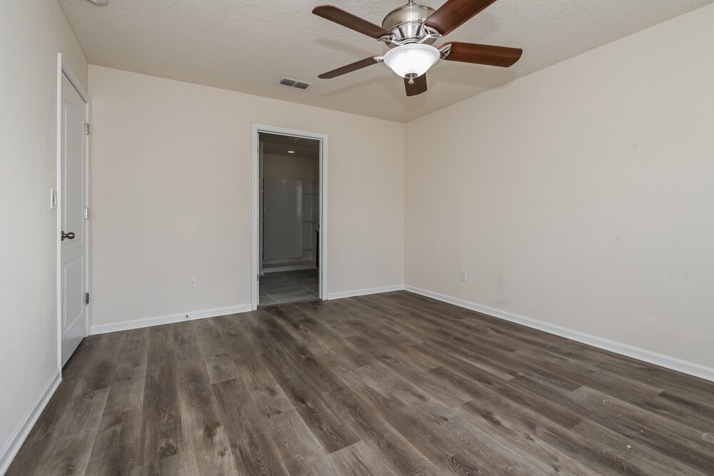 4-Bed Rental on 1944 Rock Springs photo 9