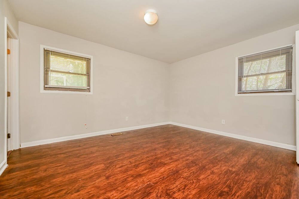3-Bed Rental on 263 Roxbury Dr photo 9