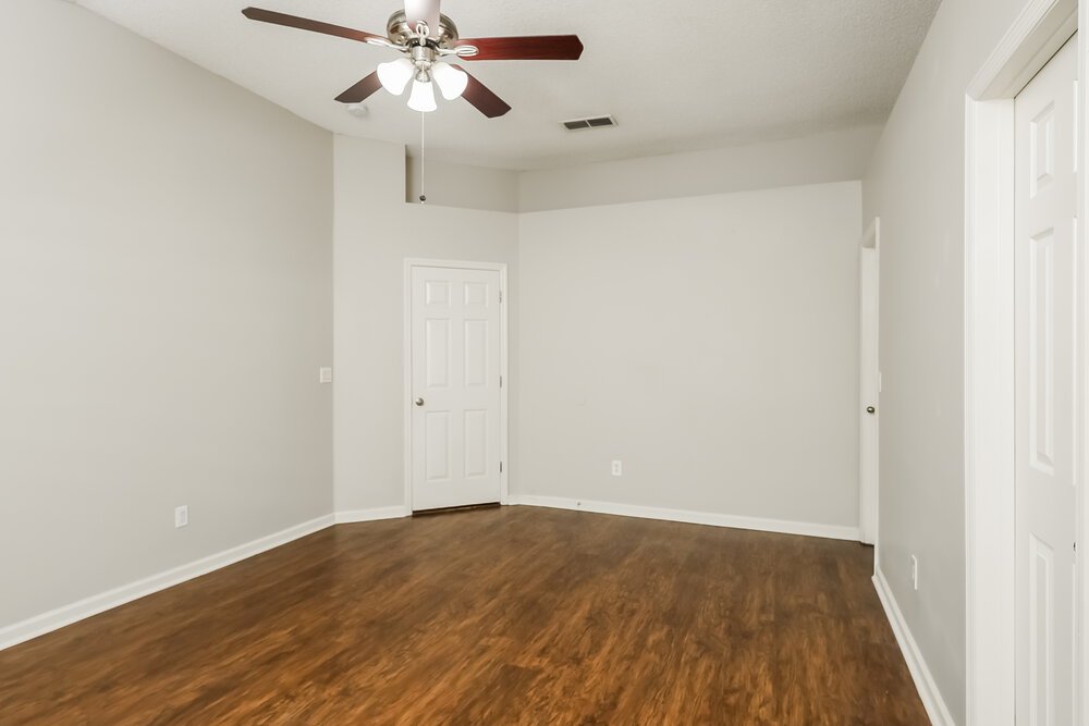 4-Bed Rental on 7811 Invermere Blvd photo 9