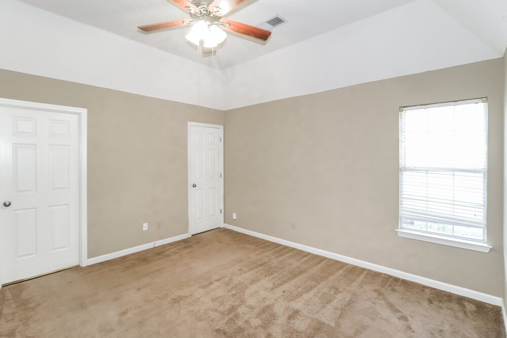 3-Bed Rental on 7091 Ireland Dr photo 9
