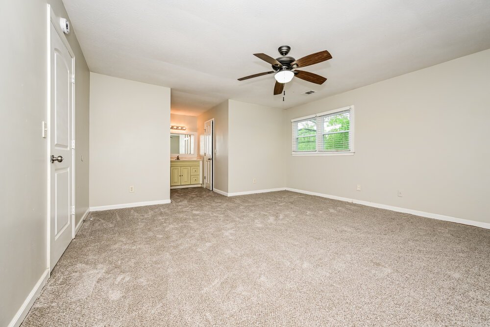 4-Bed Rental on 564 Clubhouse Dr photo 9