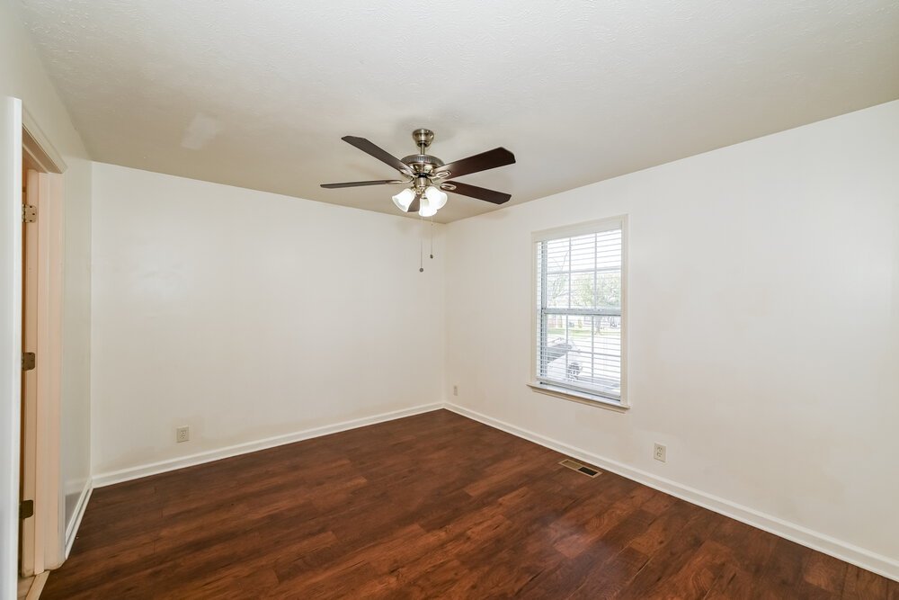 3-Bed Rental on 4936 Deerhaven Dr photo 9