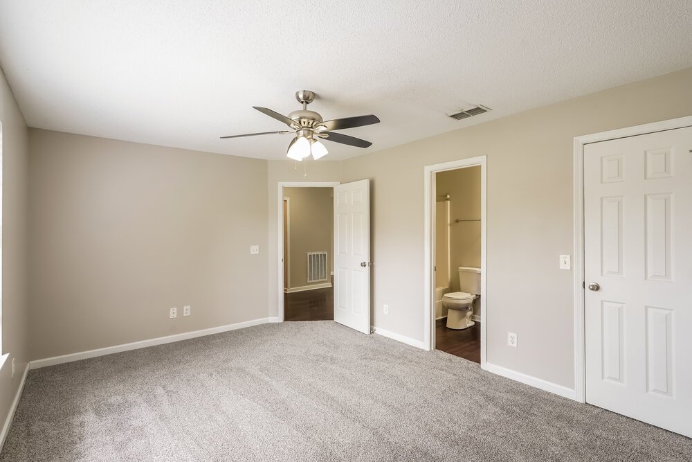 3-Bed Rental on 6620 Shadyview Drive photo 9